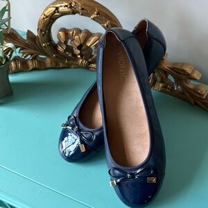 NWT VIONIC Spark Minna Ballet Flats Gorgeous Navy Patton Leather/Gold accented